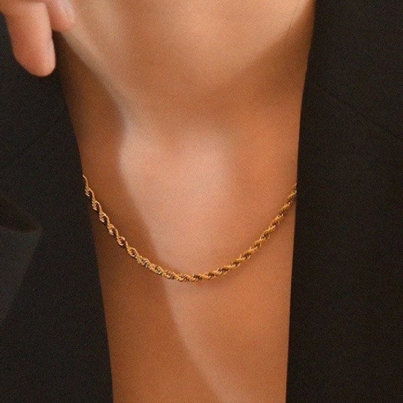 💛18K gold plated skinny rope chain - Picture 7 of 9